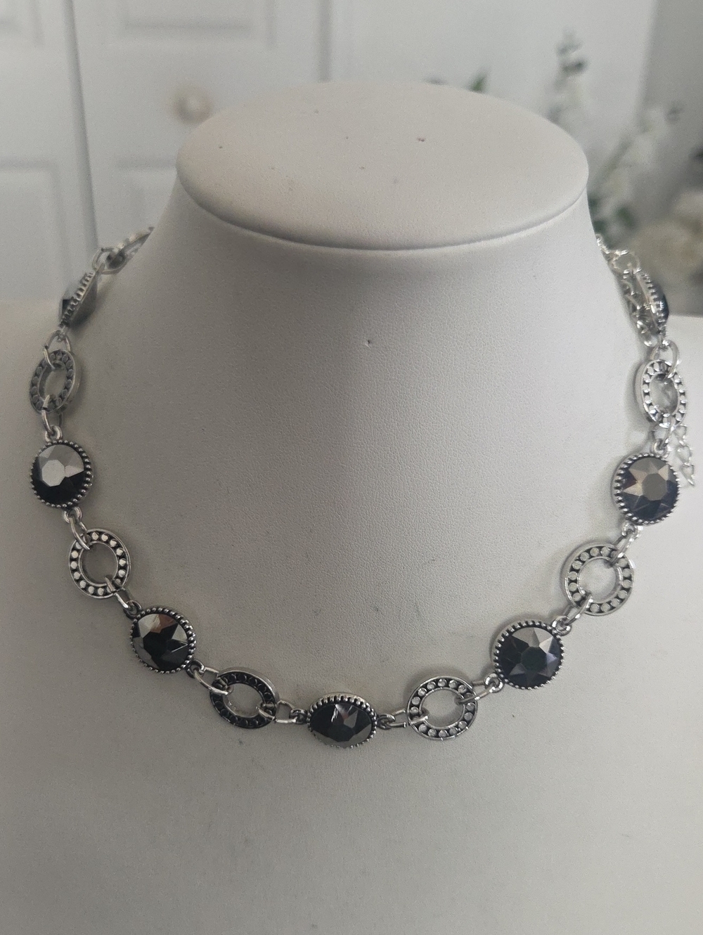 Paparazzi Rhinestone Rollout Silver Choker NWT